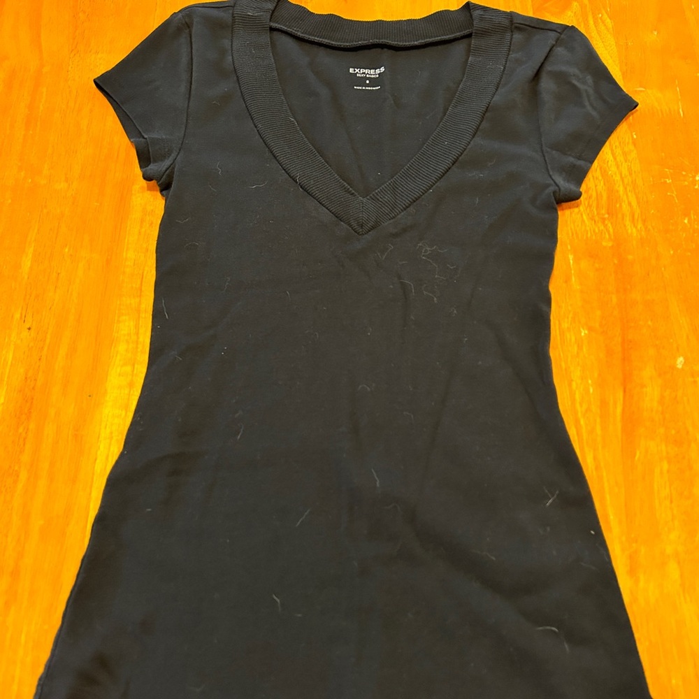 Black basic tee